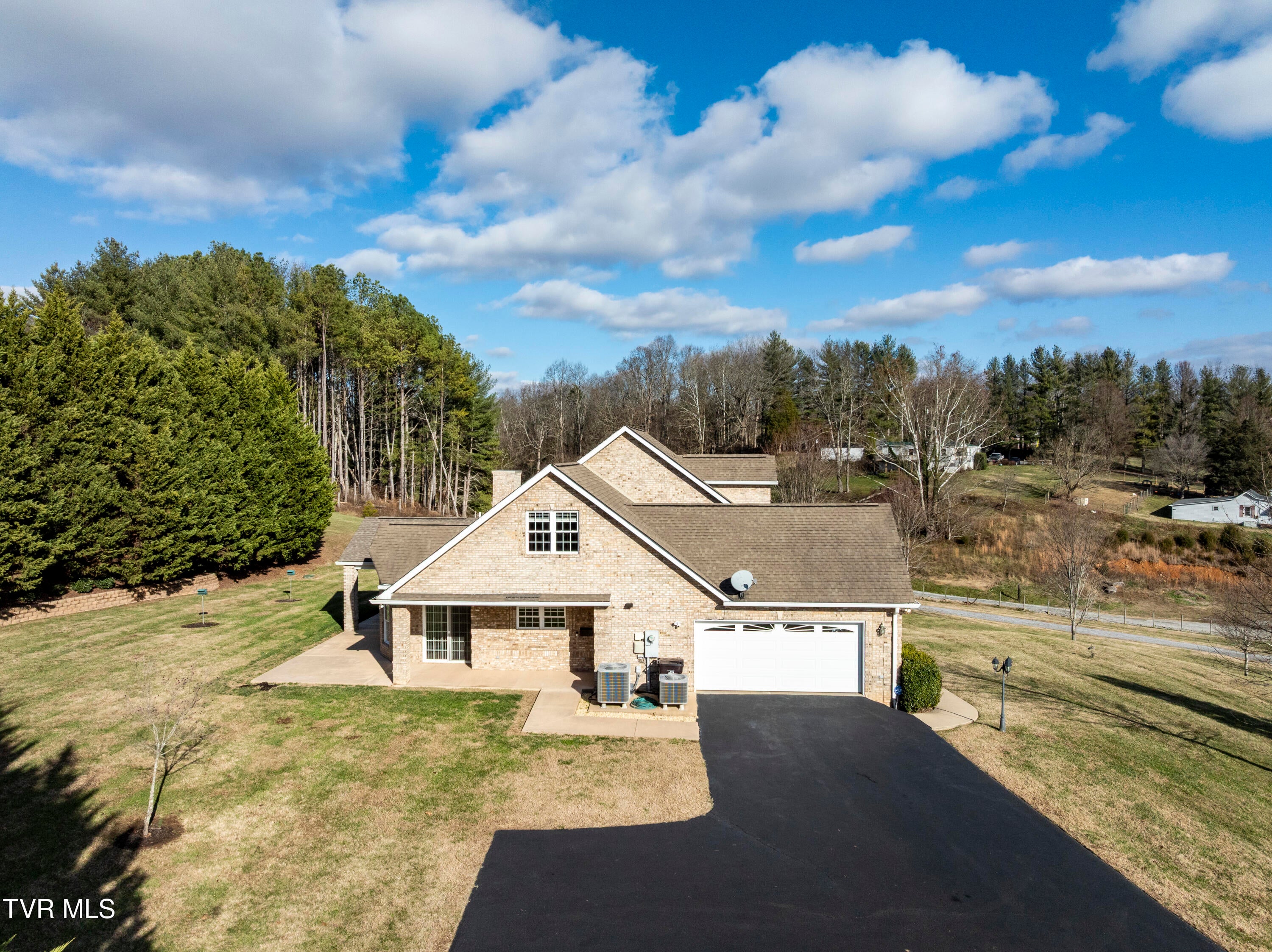 Bristol, Tennessee, 37620, United States, 4 Bedrooms Bedrooms, ,4 BathroomsBathrooms,Residential,For Sale,2001712