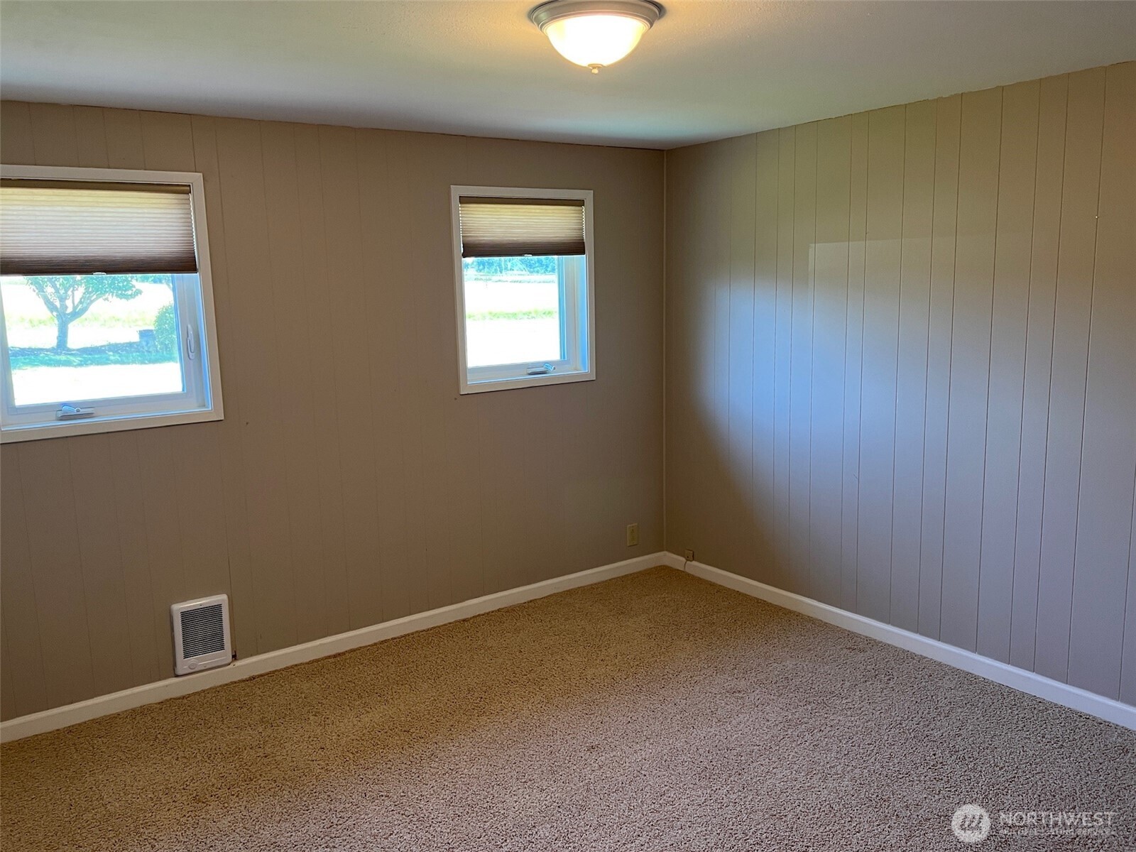 Oak Harbor, Washington, 98277, United States, 3 Bedrooms Bedrooms, ,1 BathroomBathrooms,Residential,For Sale,1983313