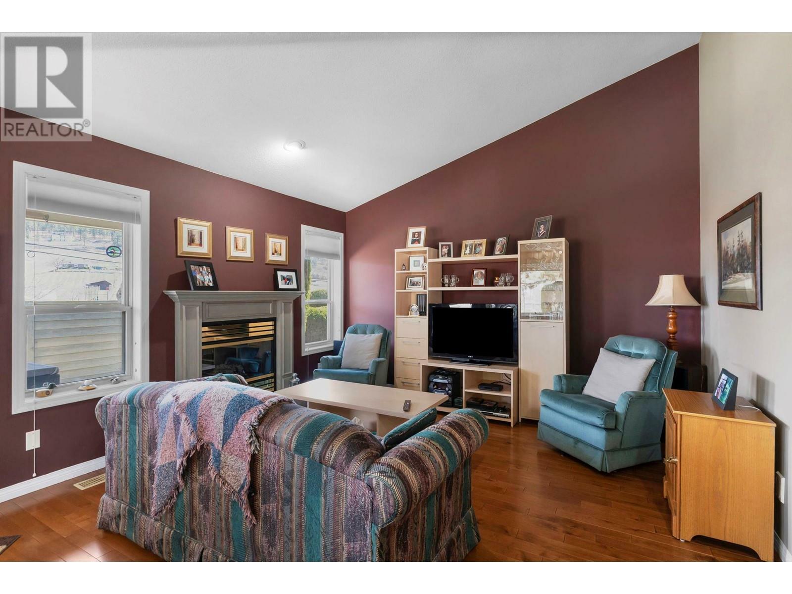 KELOWNA, British Columbia, V1V 1Z4, CA, 2 Bedrooms Bedrooms, ,2 BathroomsBathrooms,Residential,For Sale,1960931