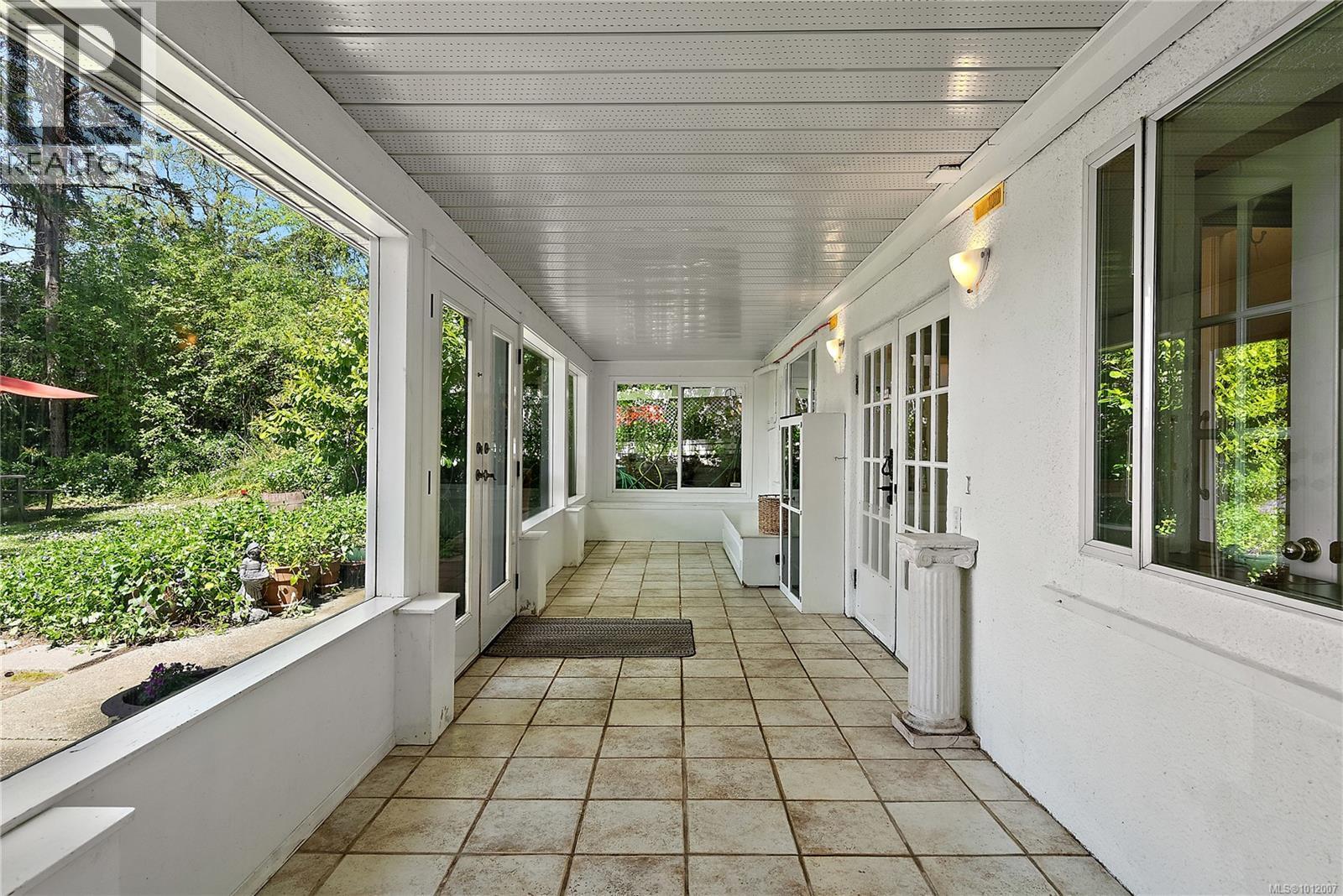 SAANICH, British Columbia, V9A 2R8, CA, 6 Bedrooms Bedrooms, ,3 BathroomsBathrooms,Residential,For Sale,1948762