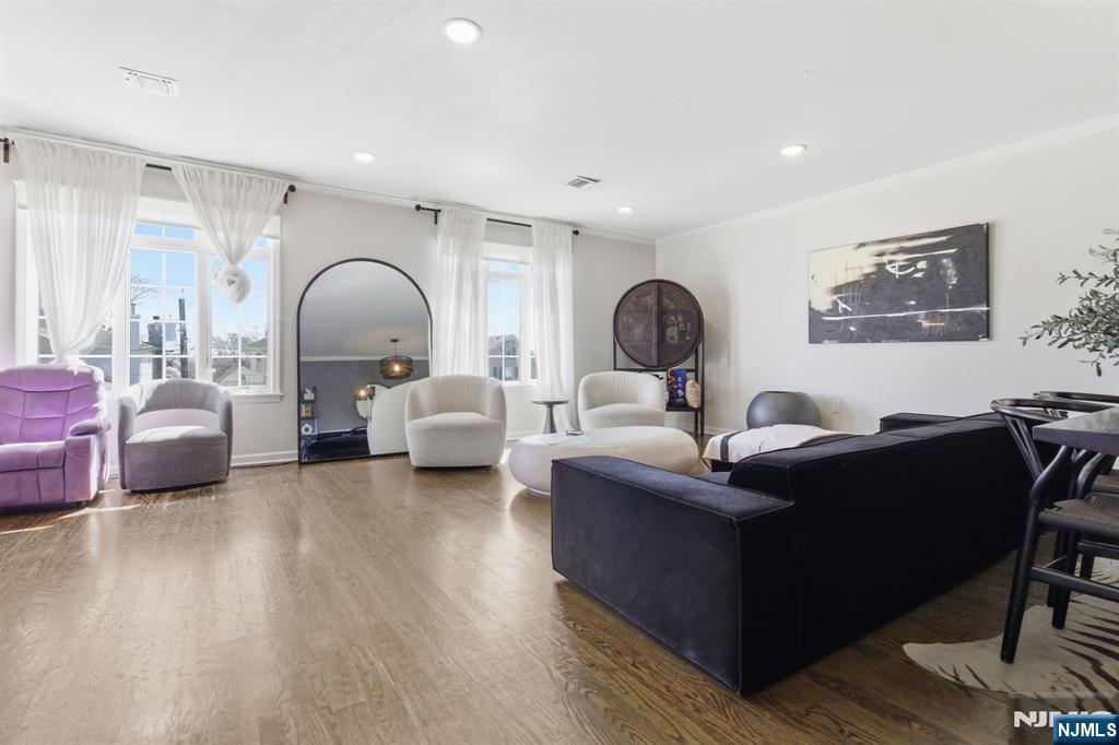 Kearny, New Jersey, 07032, United States, 6 Bedrooms Bedrooms, ,5 BathroomsBathrooms,Residential,For Sale,2032310