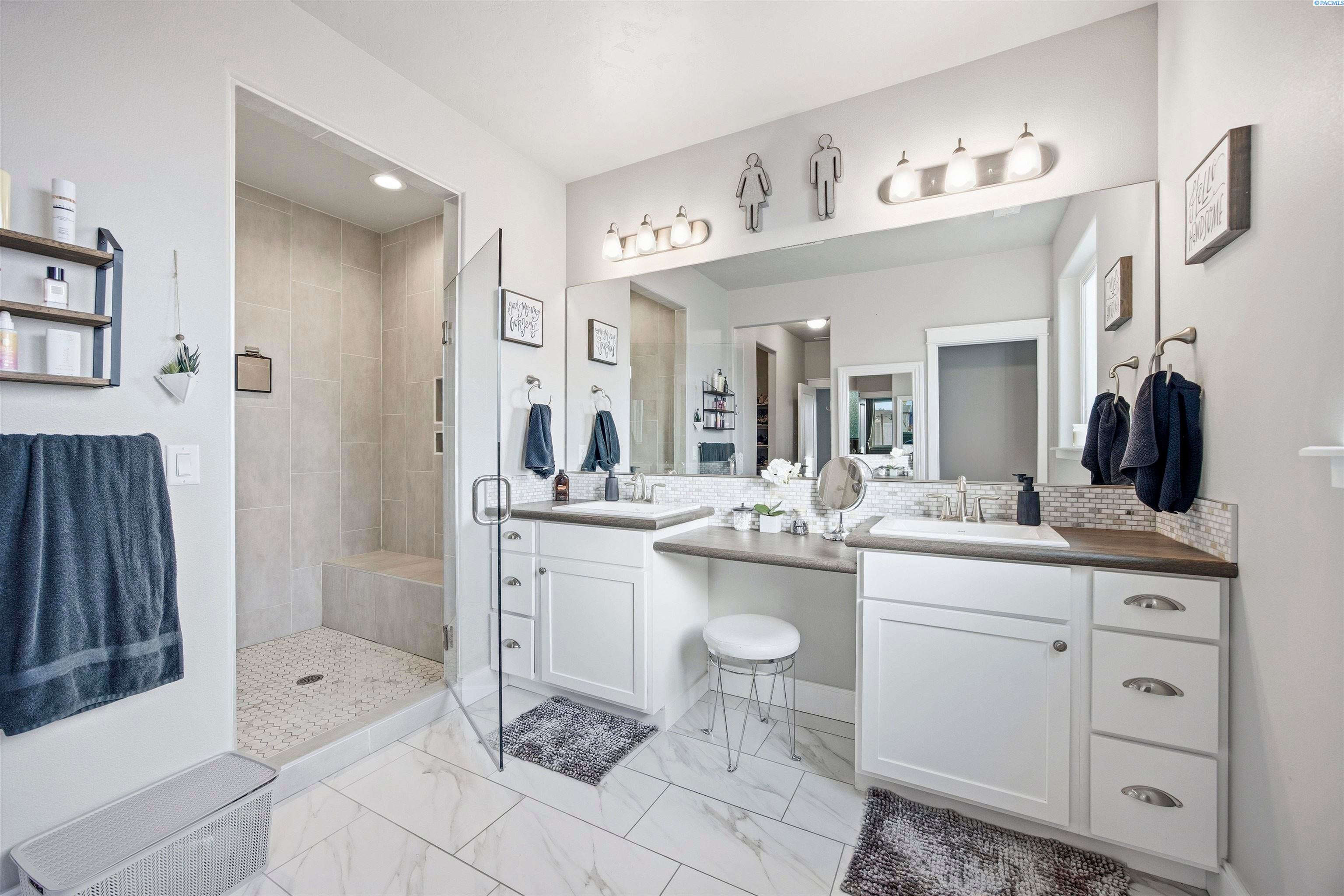 Pasco, Washington, 99301, United States, 4 Bedrooms Bedrooms, ,2 BathroomsBathrooms,Residential,For Sale,2036931