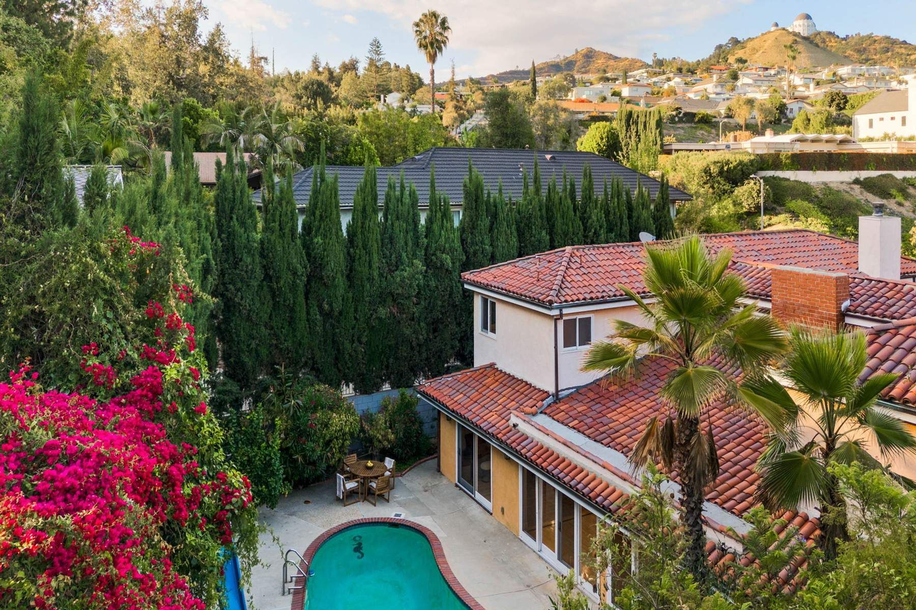  2103  N Hobart Blvd - 物件實景