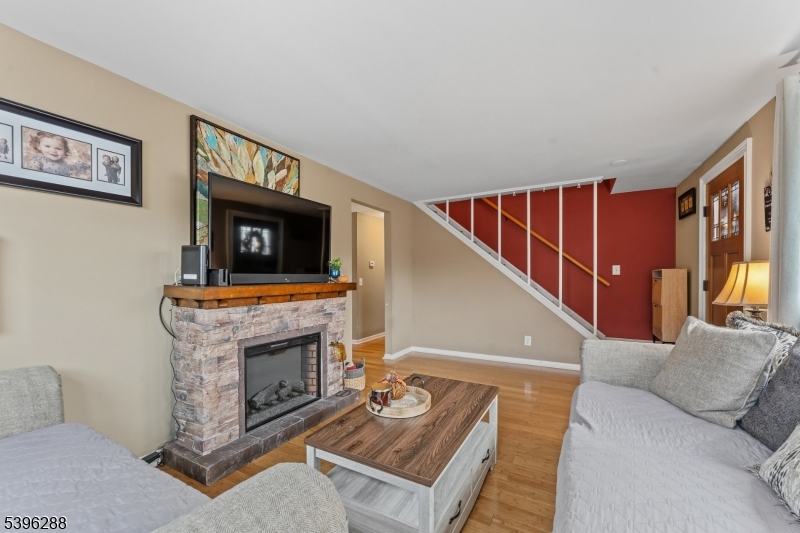 Dunellen Boro, New Jersey, 08812, United States, 5 Bedrooms Bedrooms, ,2 BathroomsBathrooms,Residential,For Sale,1989398