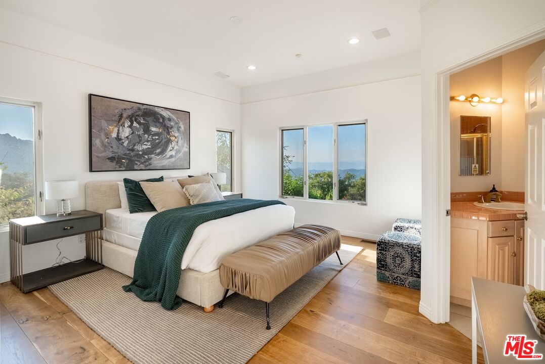 Topanga, California, 90290, United States, 4 Bedrooms Bedrooms, ,4 BathroomsBathrooms,Residential,For Sale,1902057