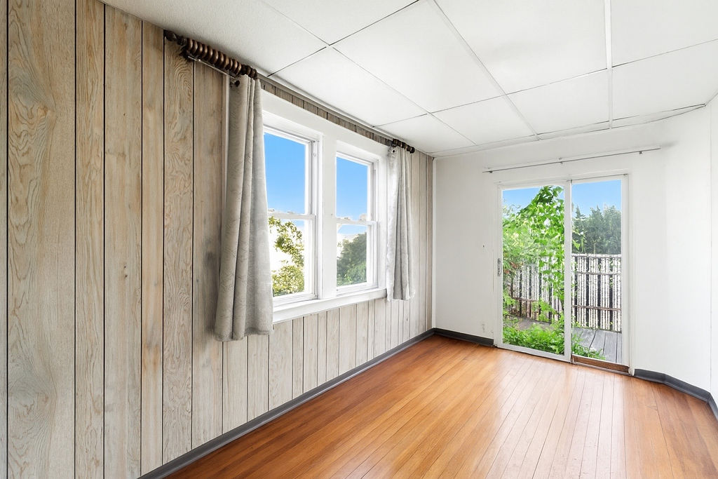 Howard Beach, New York, 11414, United States, 5 Bedrooms Bedrooms, ,2 BathroomsBathrooms,Residential,For Sale,1975186