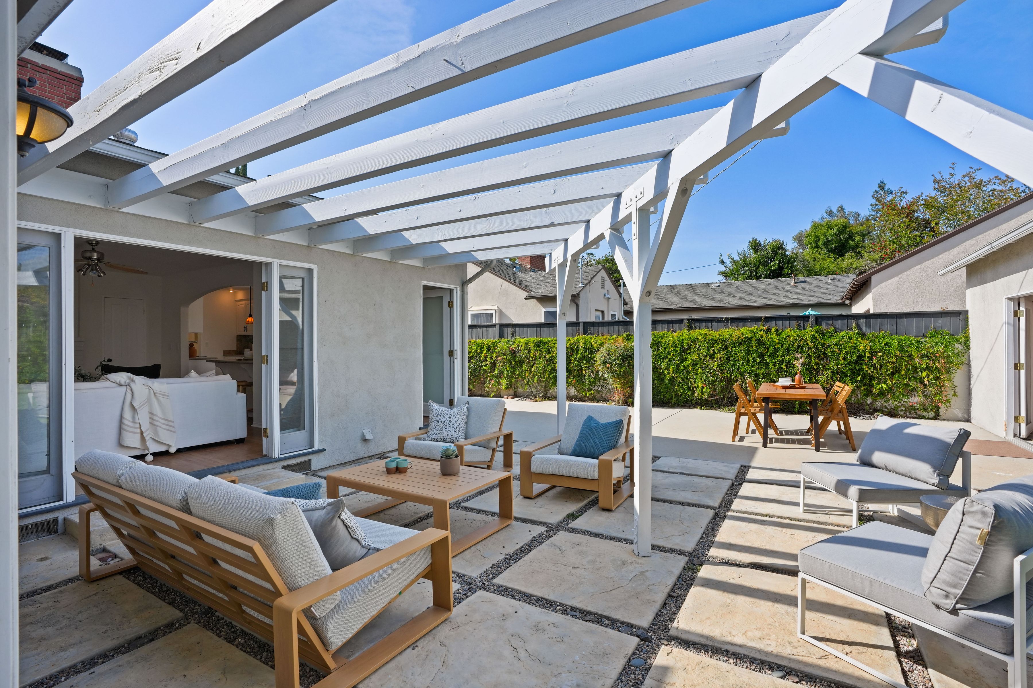  6506 Colbath Avenue - 物件實景