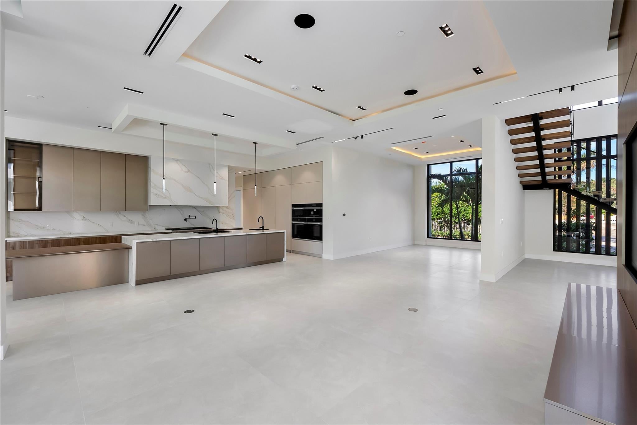 Plantation, Florida, 33323, United States, 6 Bedrooms Bedrooms, ,8 BathroomsBathrooms,Residential,For Sale,1984384