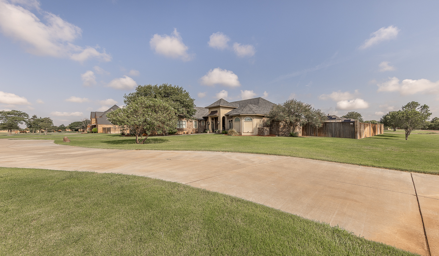 Lubbock, Texas, 79424, United States, 4 Bedrooms Bedrooms, ,4 BathroomsBathrooms,Residential,For Sale,1901178