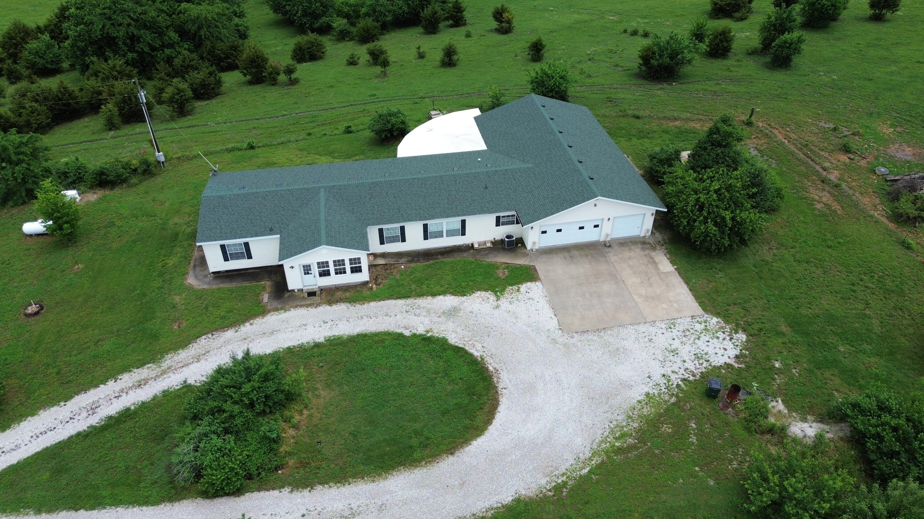 Bolivar, Missouri, 65613, United States, 4 Bedrooms Bedrooms, ,2 BathroomsBathrooms,Residential,For Sale,1996744