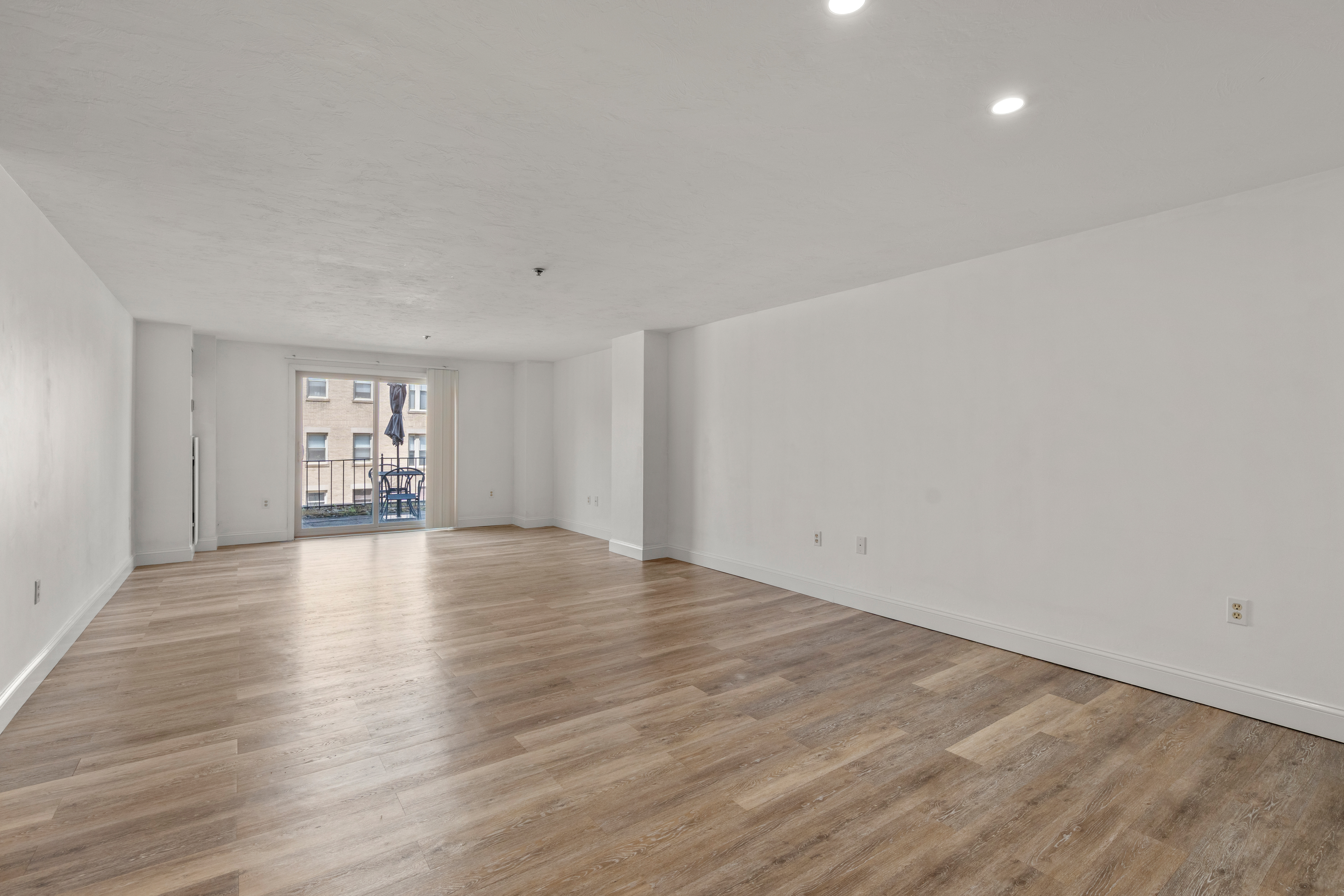  44 Elm, Unit 102, Worcester, MA, 01690 - 物件實景