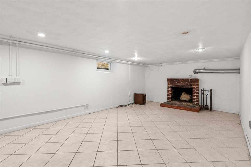 Belmont, Massachusetts, 02478, United States, 3 Bedrooms Bedrooms, ,3 BathroomsBathrooms,Residential,For Sale,1991610