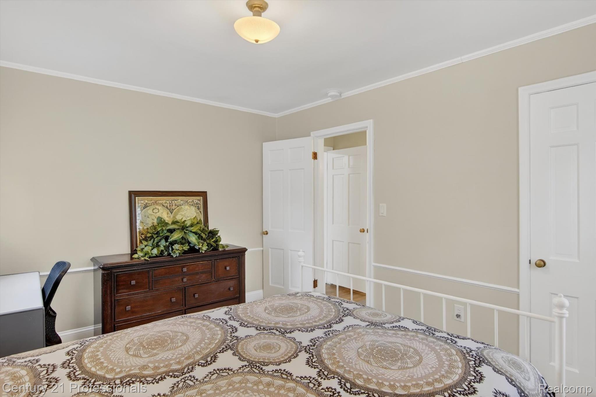AnnArbor, Michigan, 48103, United States, 3 Bedrooms Bedrooms, ,2 BathroomsBathrooms,Residential,For Sale,2038330