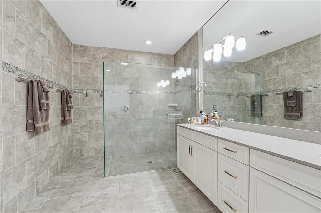 Winter Garden, Florida, 34787, United States, 5 Bedrooms Bedrooms, ,5 BathroomsBathrooms,Residential,For Sale,1987949