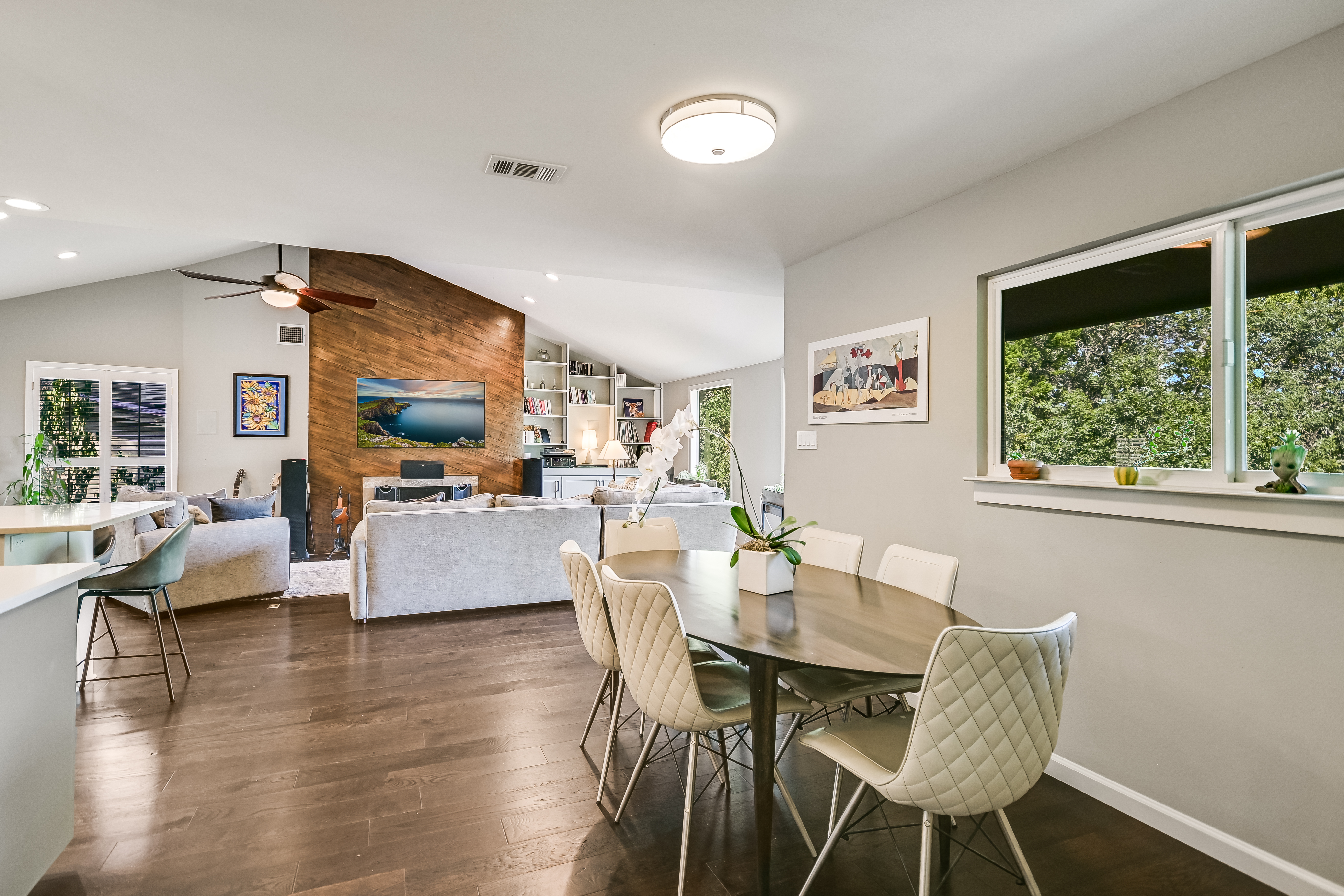 JUST LISTED - Treetop living in Lost Creek - 物件實景