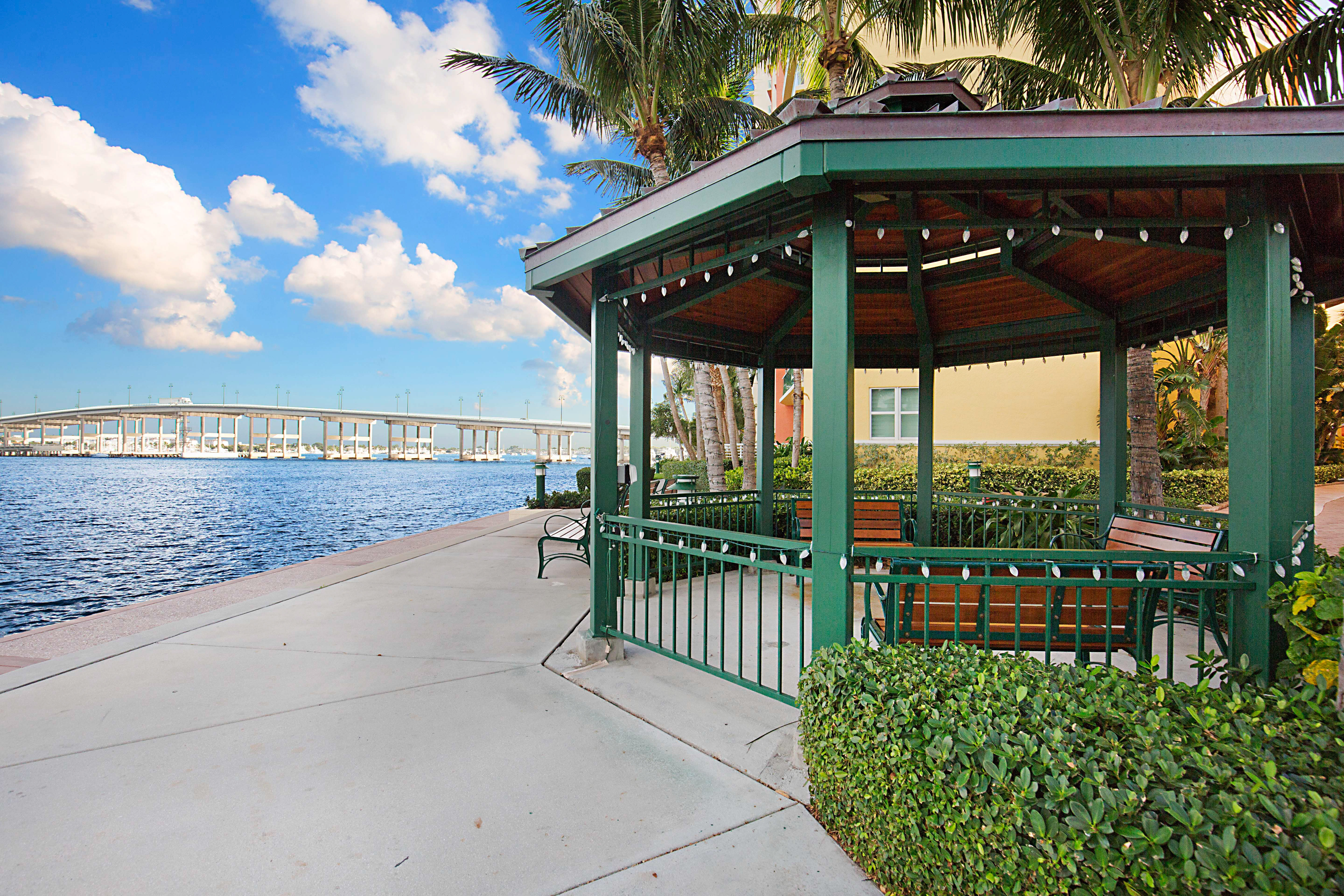  2640 Lake Shore Drive, Riviera Beach, FL, 33404 - 物件實景