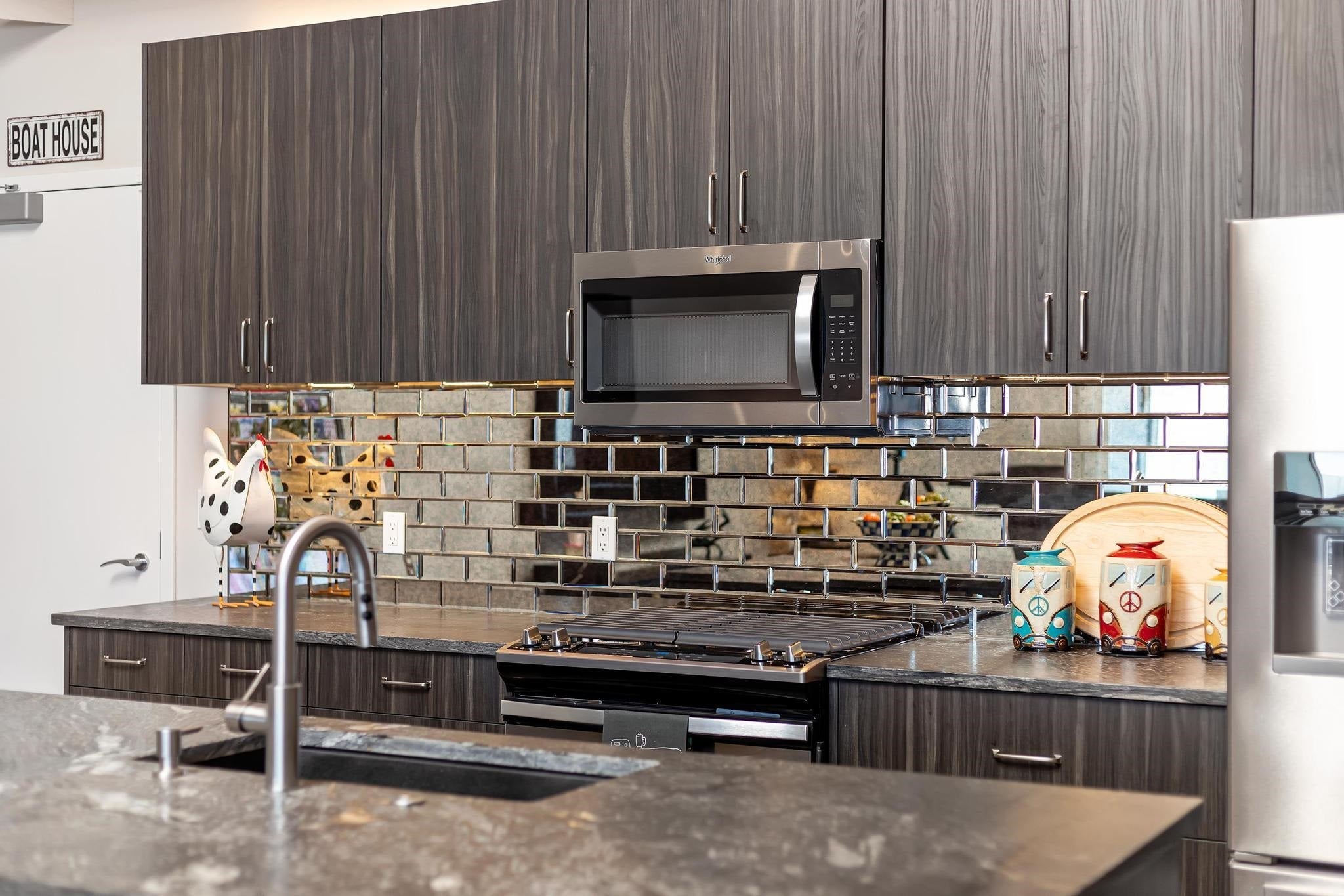 Harrison Twp, Michigan, 48045, United States, 2 Bedrooms Bedrooms, ,3 BathroomsBathrooms,Residential,For Sale,1979598