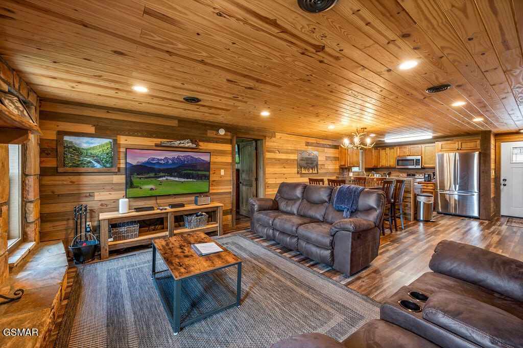 Sevierville, Tennessee, 37876, United States, 4 Bedrooms Bedrooms, ,6 BathroomsBathrooms,Residential,For Sale,2008845