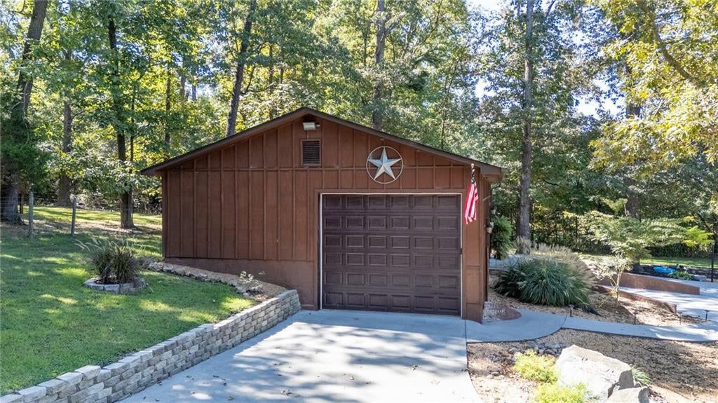 Calhoun, Georgia, 30701, United States, 3 Bedrooms Bedrooms, ,3 BathroomsBathrooms,Residential,For Sale,1980675