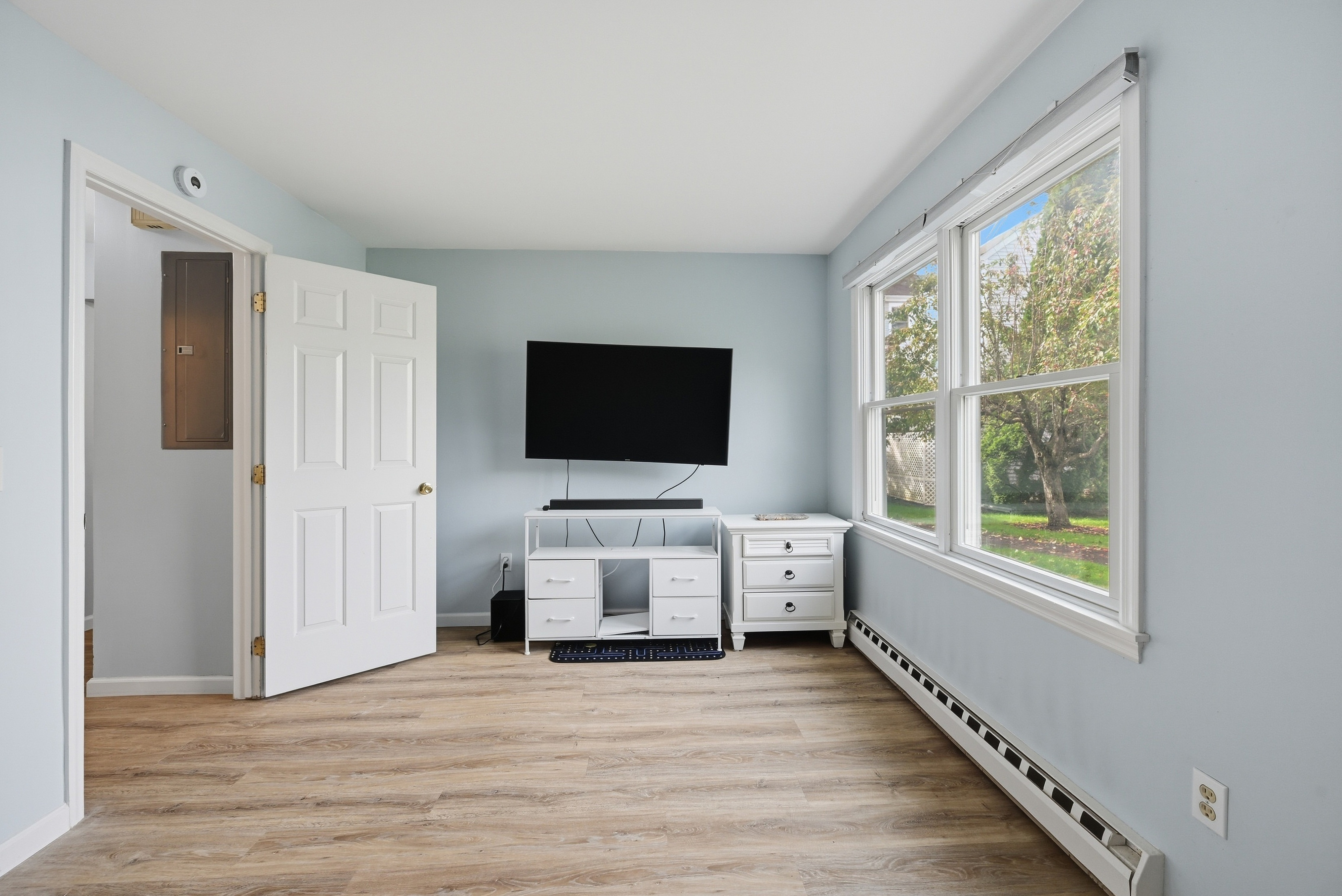  Immaculate Lower-Level End Unit - 物件實景