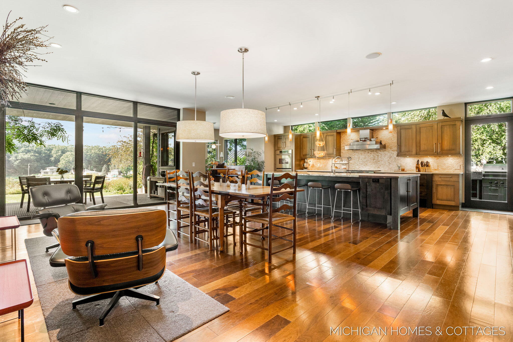 Saugatuck, Michigan, 49453, United States, 5 Bedrooms Bedrooms, ,4 BathroomsBathrooms,Residential,For Sale,1940964
