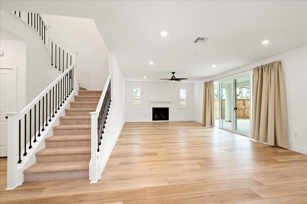 Roseville, California, 95747, United States, 5 Bedrooms Bedrooms, ,4 BathroomsBathrooms,Residential,For Sale,1998705