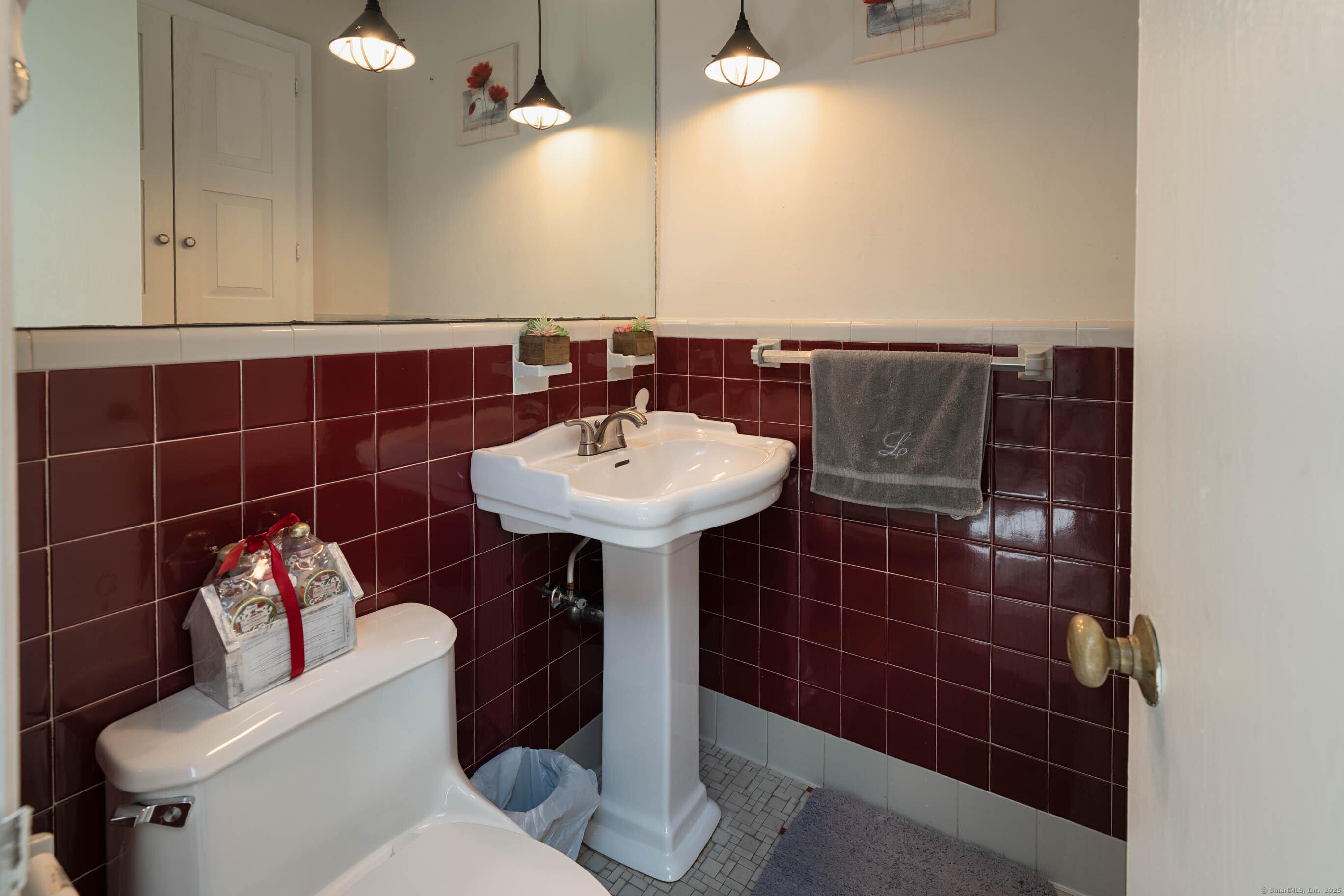 Hamden, Connecticut, 06517, United States, 4 Bedrooms Bedrooms, ,4 BathroomsBathrooms,Residential,For Sale,1982010