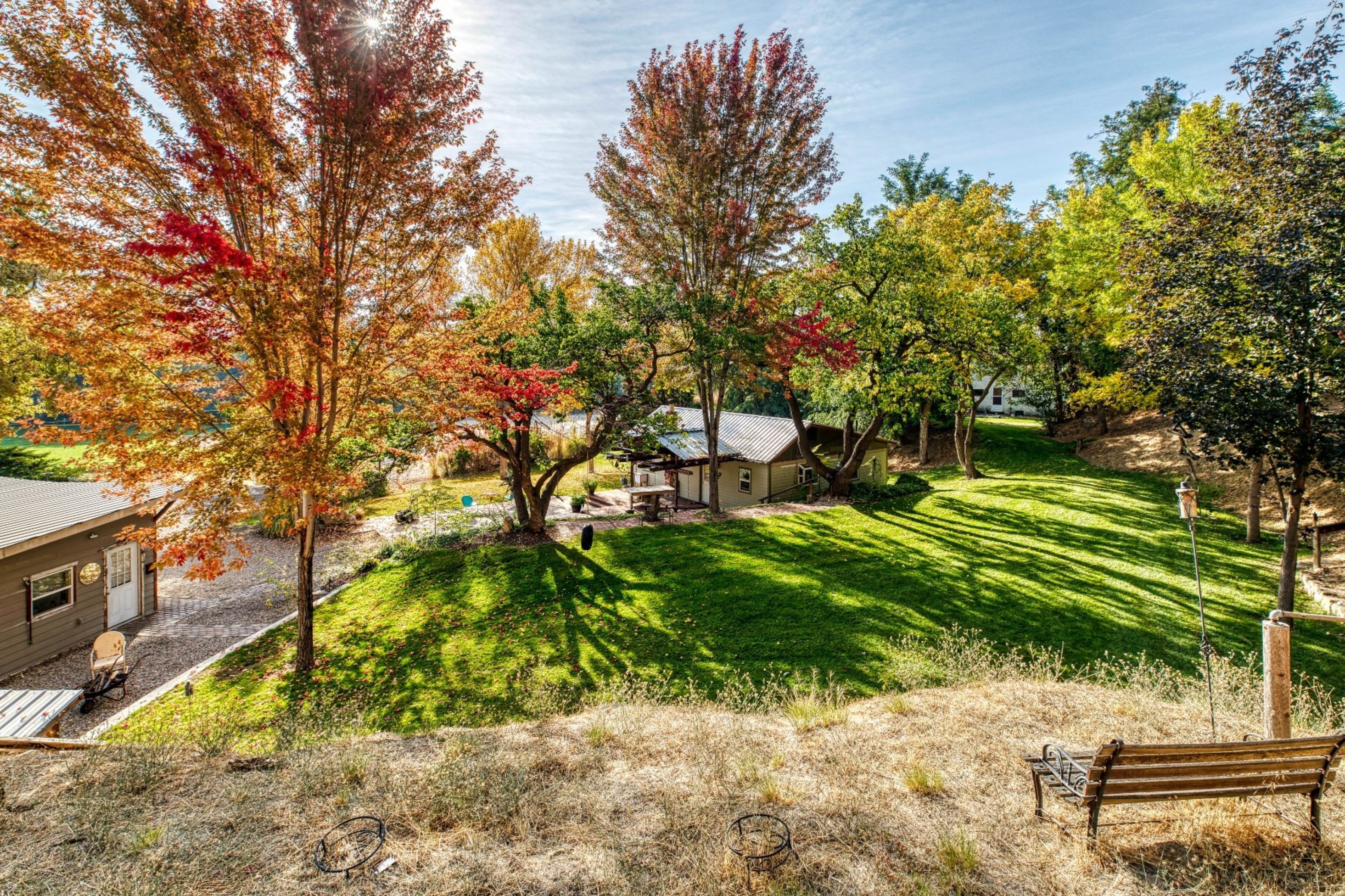  Opportunity to Subdivide - Build Homes With a City & Foothills View - 物件實景