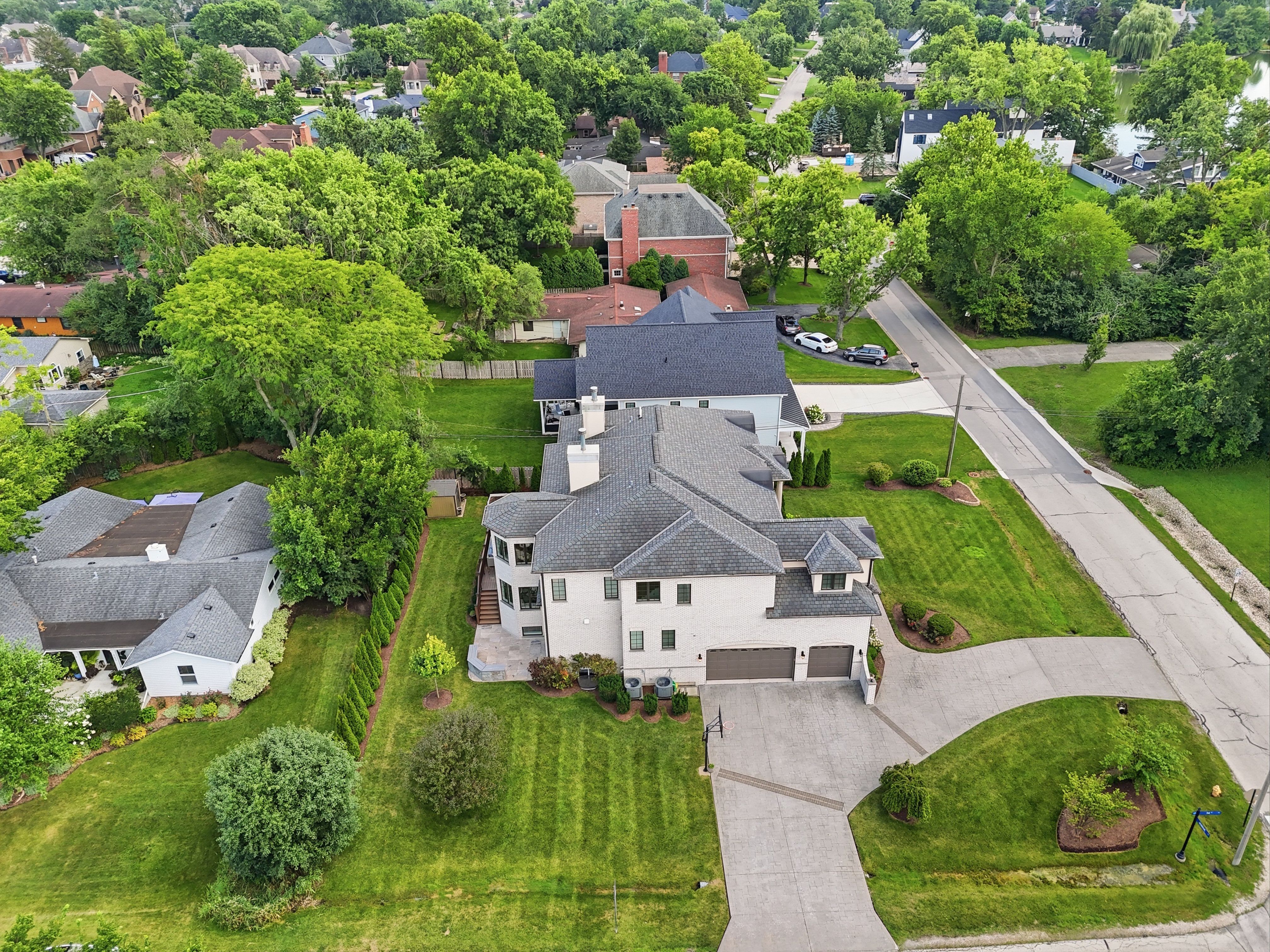  Perfectly Positioned in the Prestigious Golfview Hills Community of Hinsdale - 物件實景