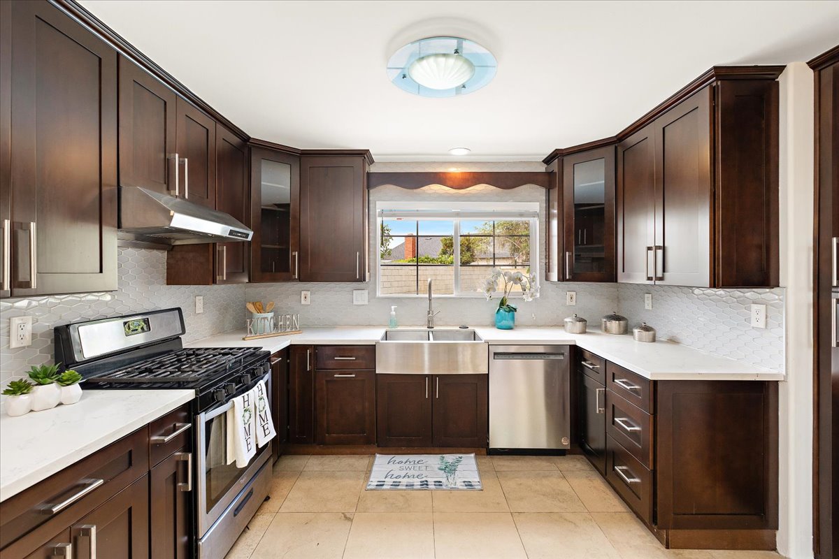 Cerritos, California, 90703, United States, 6 Bedrooms Bedrooms, ,5 BathroomsBathrooms,Residential,For Sale,2048783