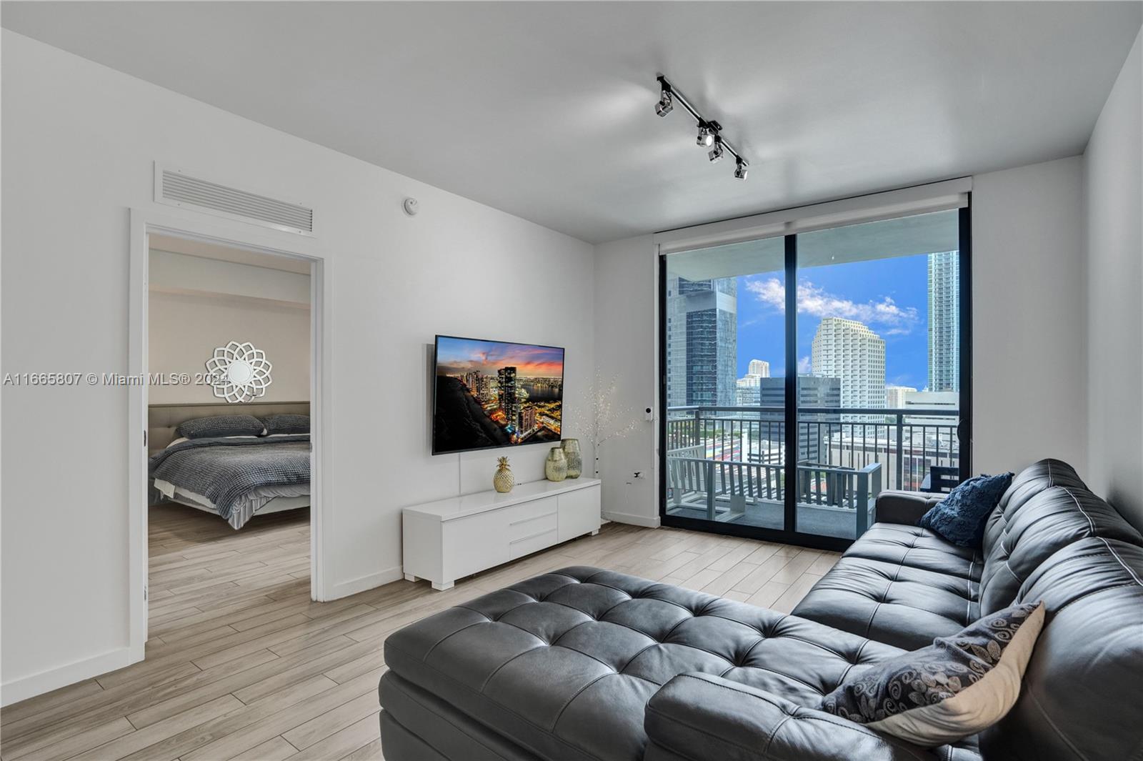 999 SW 1st Ave Unit 1807, Miami, Florida, 33130, United States, 2 Bedrooms Bedrooms, ,2 BathroomsBathrooms,Residential,For Sale,999 SW 1st Ave Unit 1807,1632303