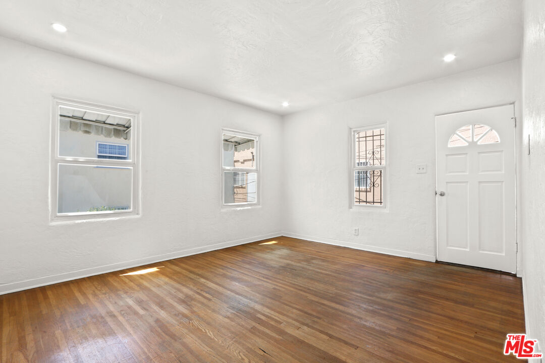 Los Angeles, California, 90035, United States, 5 Bedrooms Bedrooms, ,Residential,For Sale,1907143