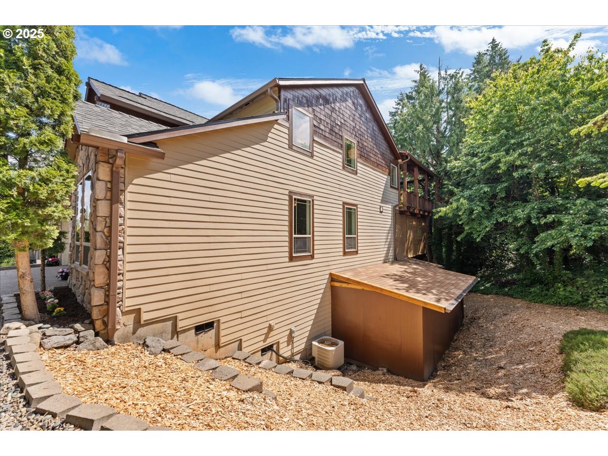Portland, Oregon, 97266, United States, 4 Bedrooms Bedrooms, ,3 BathroomsBathrooms,Residential,For Sale,1836863