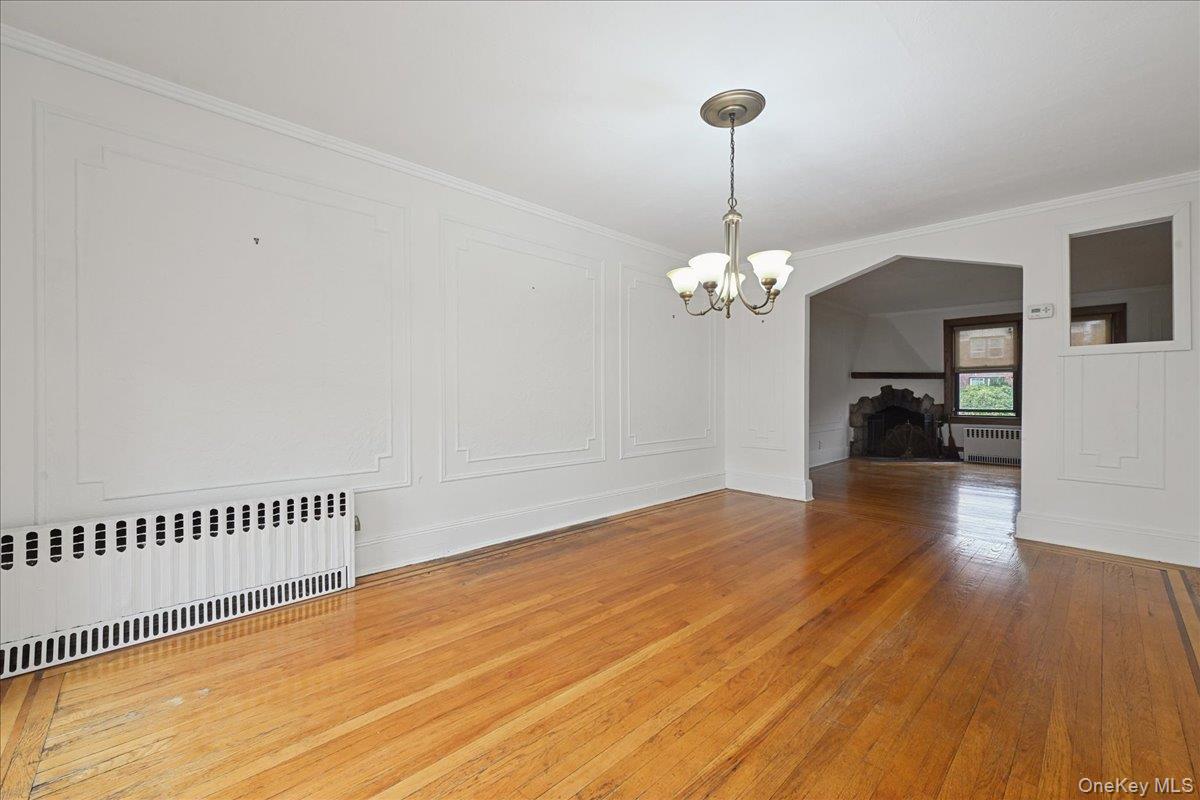 Valley Stream, New York, 11581, United States, 3 Bedrooms Bedrooms, ,2 BathroomsBathrooms,Residential,For Sale,1998416