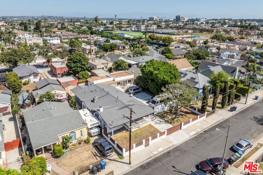 Inglewood, California, 90301, United States, 4 Bedrooms Bedrooms, ,Residential,For Sale,1993499