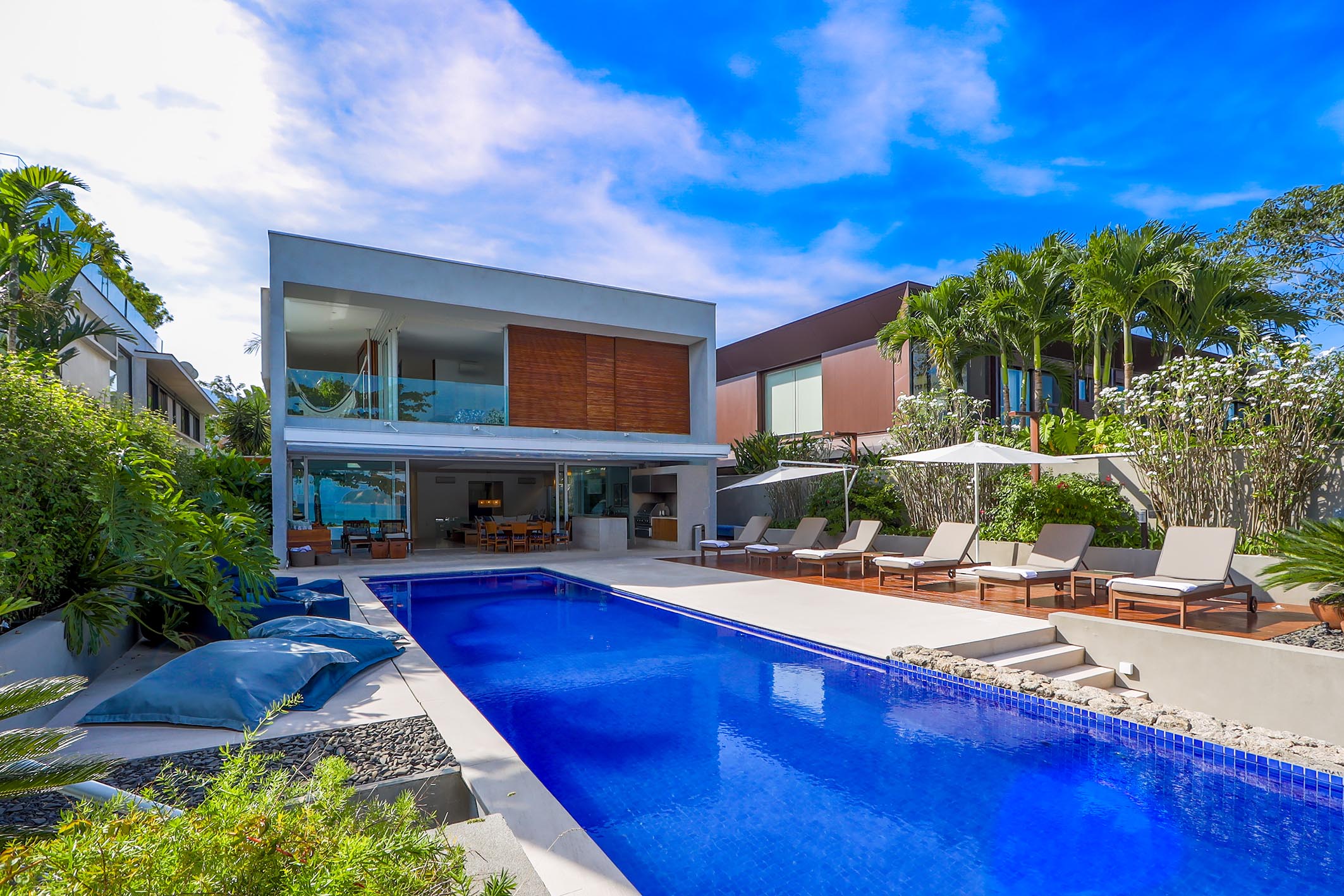 Unique seafront house with stunning ocean view