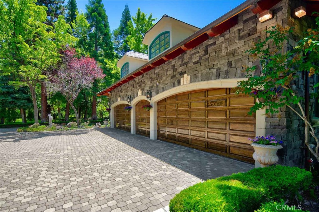15733 Juniper Peak Road, Weed, California, 96094, United States, 5 Bedrooms Bedrooms, ,7 BathroomsBathrooms,Residential,For Sale,15733 Juniper Peak Road,1644367
