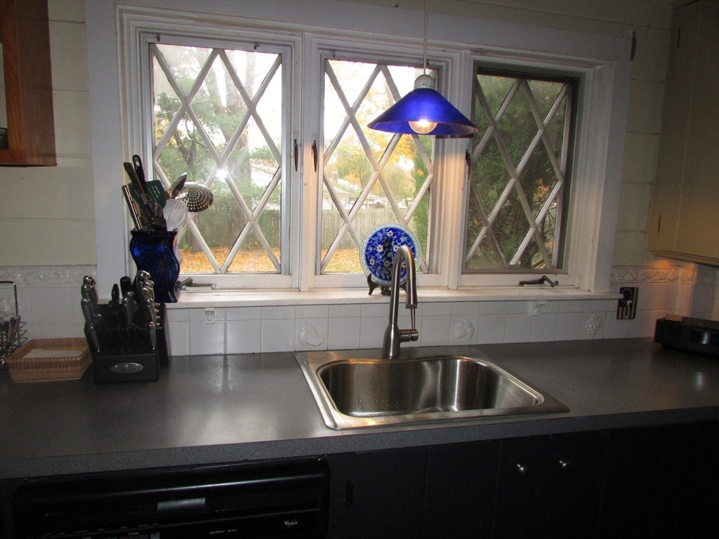 Attleboro, Massachusetts, 02703, United States, 5 Bedrooms Bedrooms, ,2 BathroomsBathrooms,Residential,For Sale,1983996