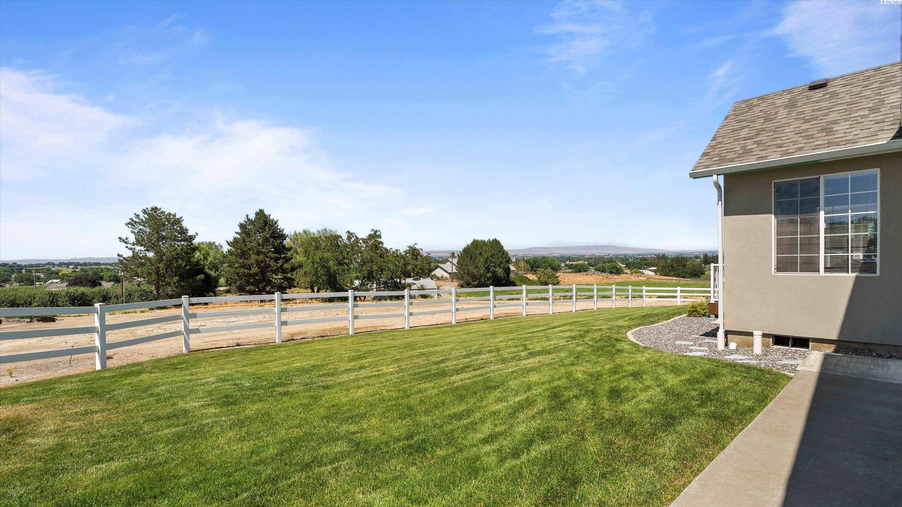 Prosser, Washington, 99350, United States, 3 Bedrooms Bedrooms, ,3 BathroomsBathrooms,Residential,For Sale,1867442