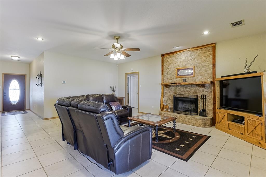 Waxahachie, Texas, 75167, United States, 4 Bedrooms Bedrooms, ,2 BathroomsBathrooms,Residential,For Sale,1835514
