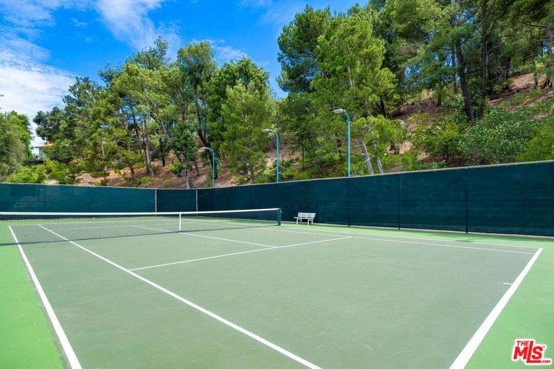 Los Angeles, California, 90077, United States, 5 Bedrooms Bedrooms, ,1 BathroomBathrooms,Residential,For Sale,1987970