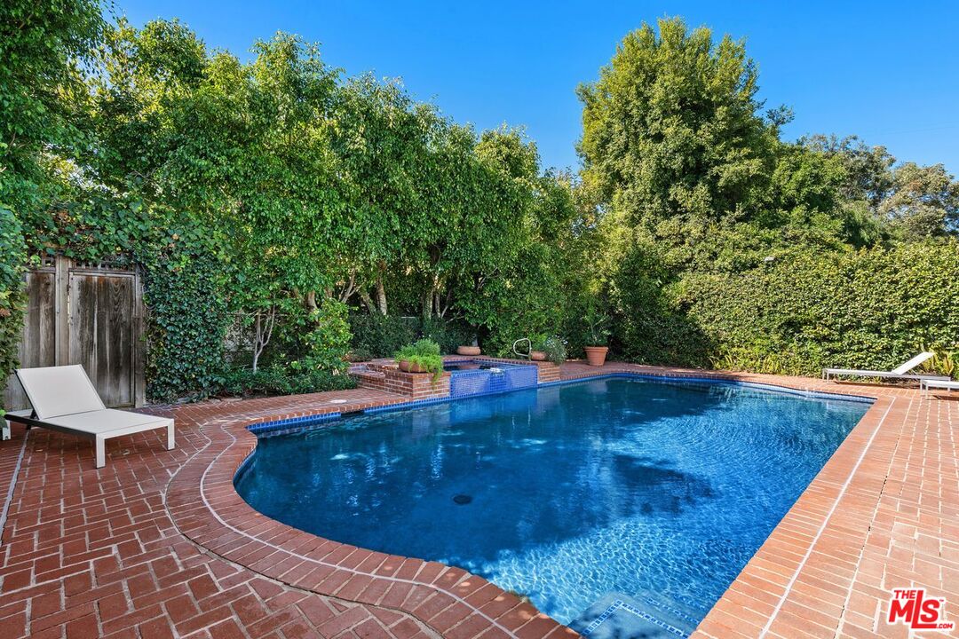 Los Angeles, California, 90049, United States, 3 Bedrooms Bedrooms, ,3 BathroomsBathrooms,Residential,For Sale,1989450