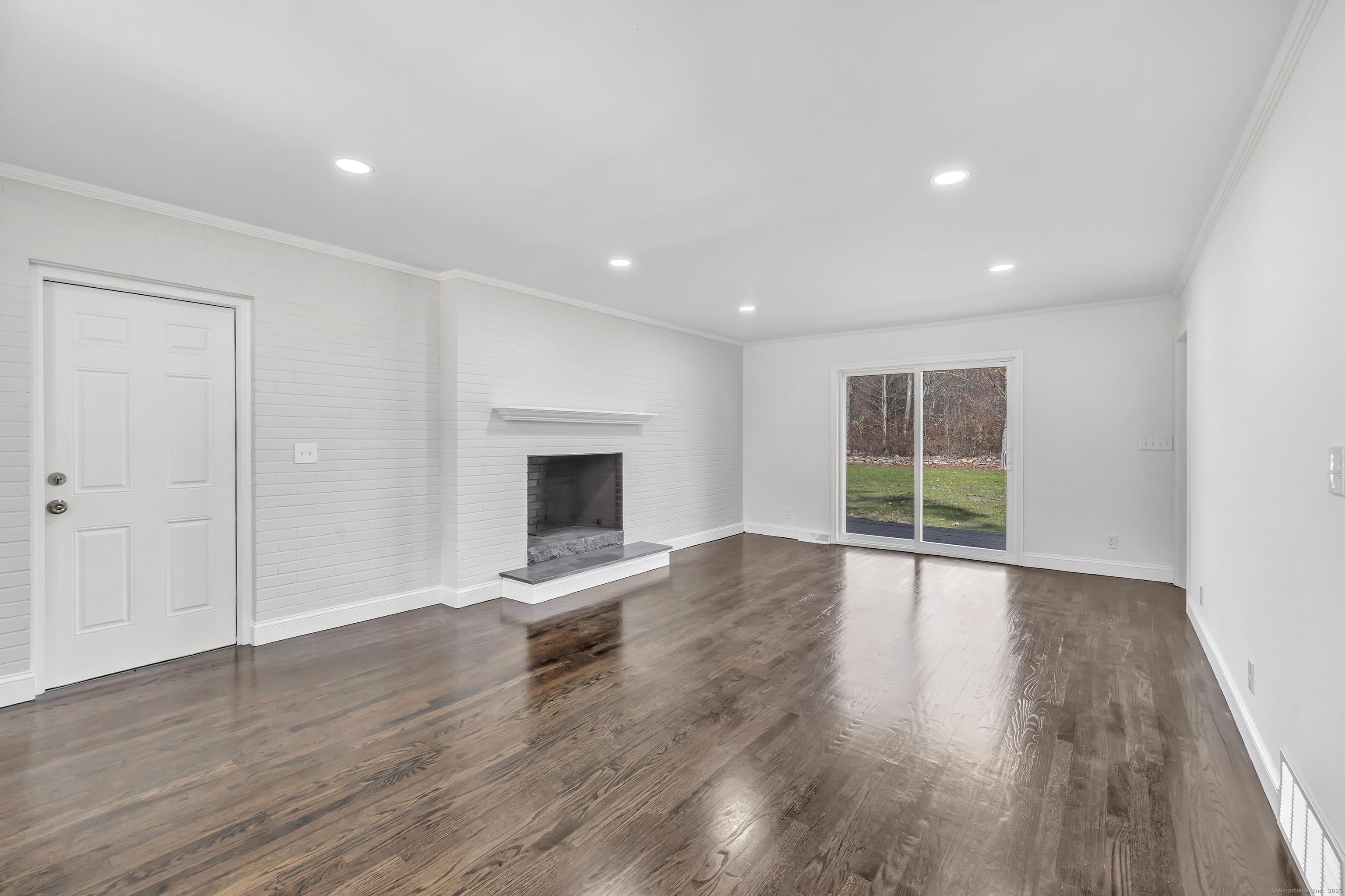 Hamden, Connecticut, 06518, United States, 3 Bedrooms Bedrooms, ,2 BathroomsBathrooms,Residential,For Sale,1987116