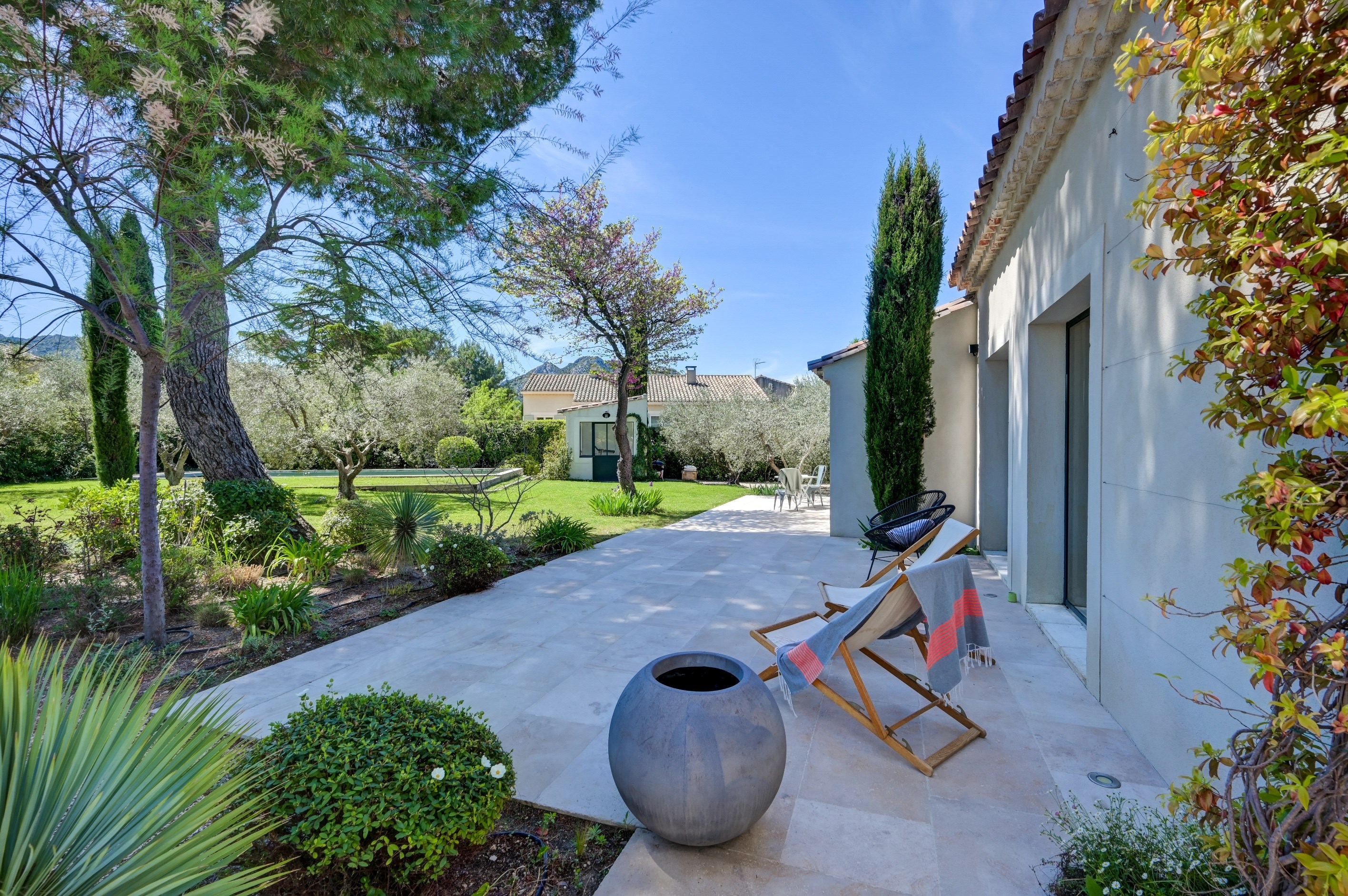  Exclusive. Rare in Eygalières, beautiful renovated house in the village center … - 物件實景