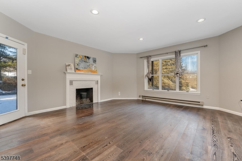 Rockaway Twp., New Jersey, 07866, United States, 4 Bedrooms Bedrooms, ,4 BathroomsBathrooms,Residential,For Sale,1994674