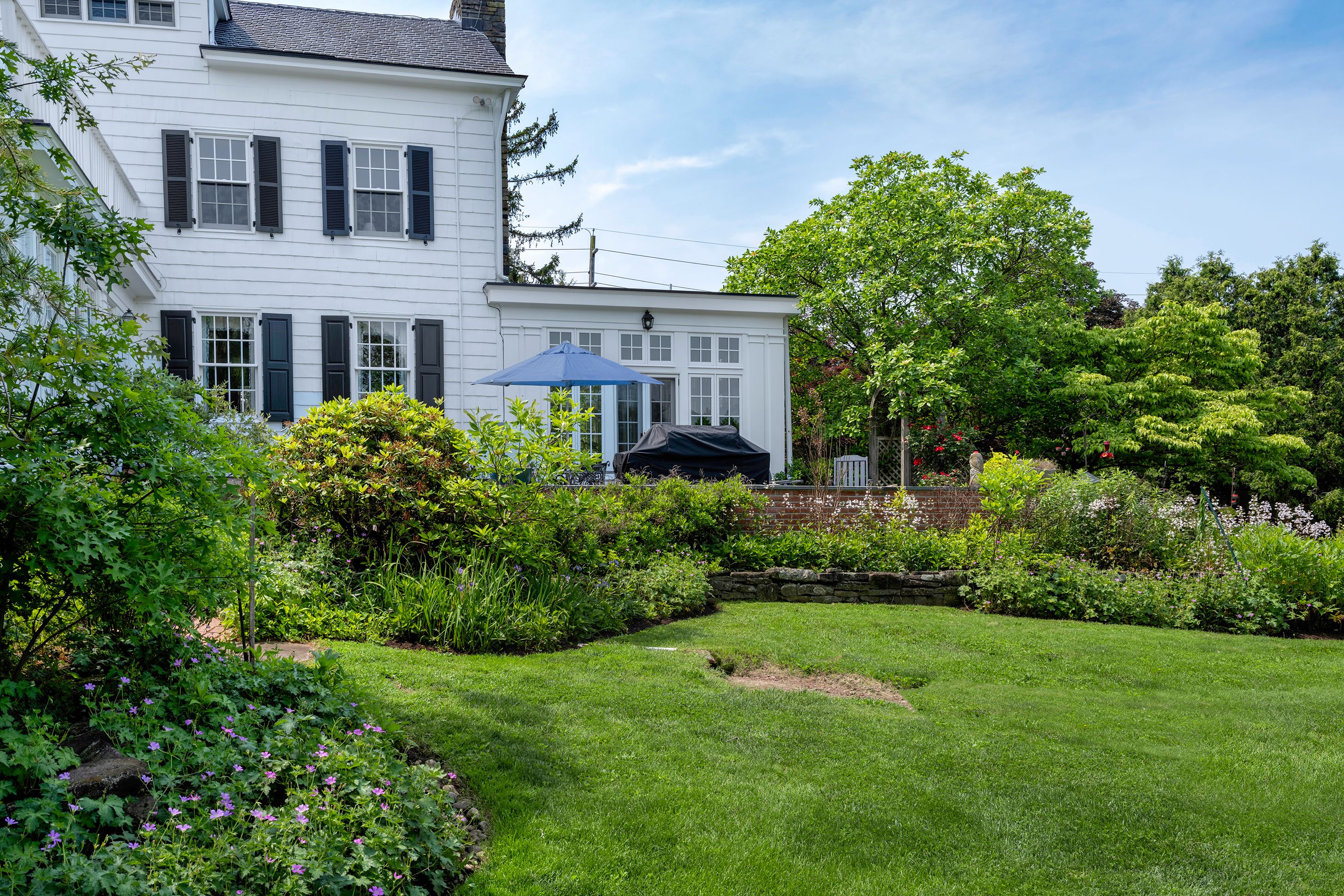  Gracefully Expanded Colonial Home on Picture-Perfect Grounds - 物件實景