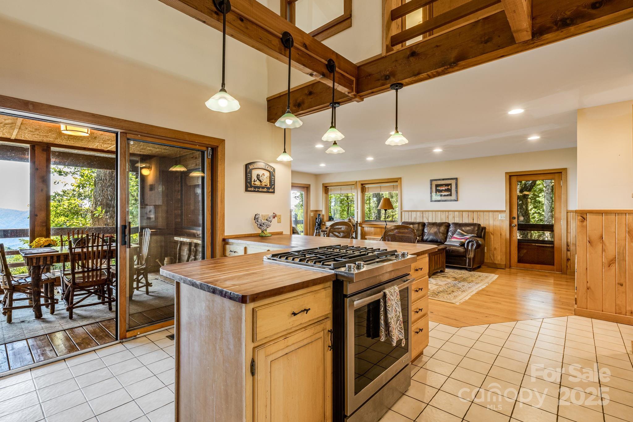 Little Switzerland, North Carolina, 28752, United States, 3 Bedrooms Bedrooms, ,3 BathroomsBathrooms,Residential,For Sale,1949808