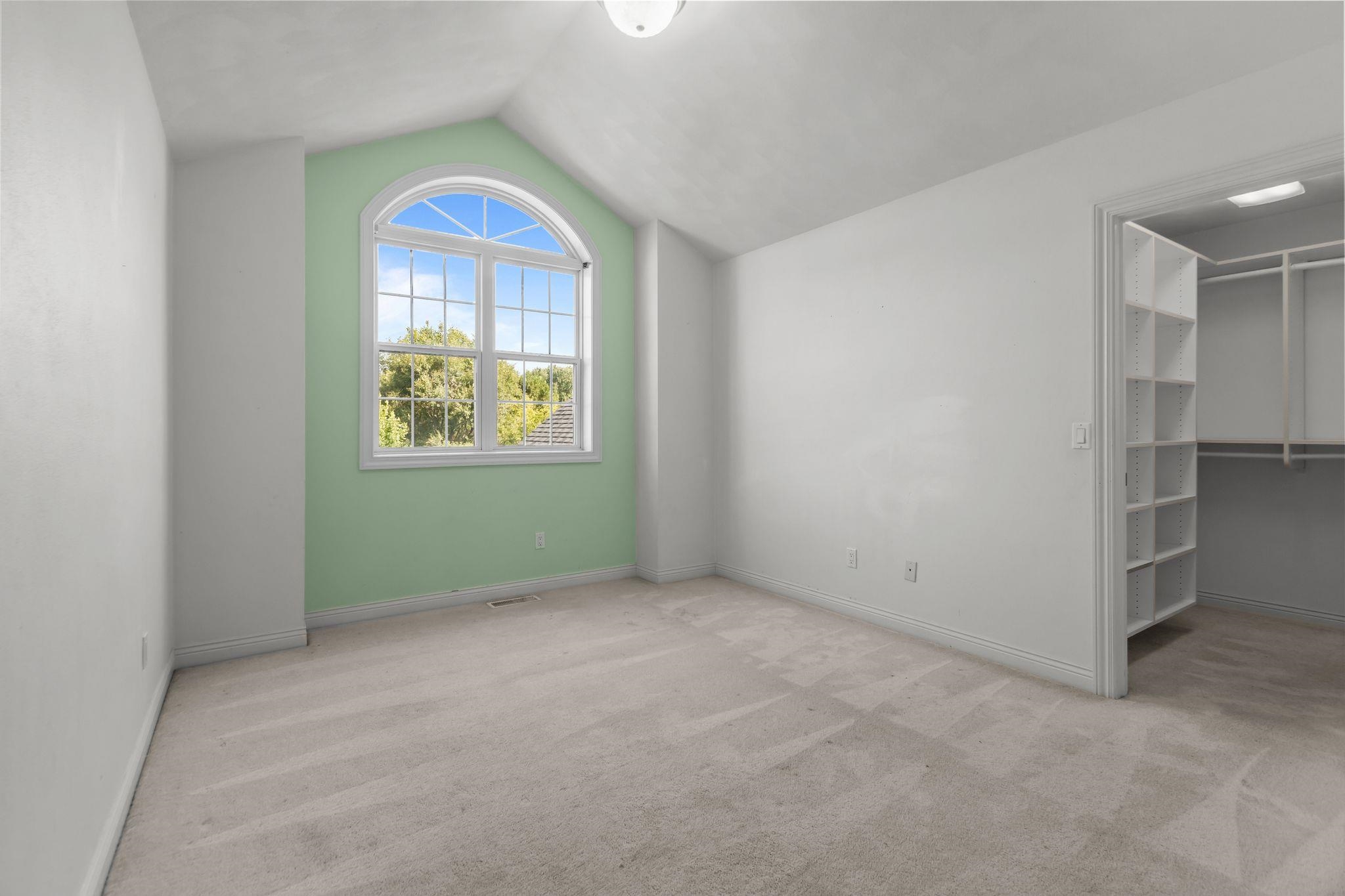 NEENAH, Wisconsin, 54956, United States, 4 Bedrooms Bedrooms, ,4 BathroomsBathrooms,Residential,For Sale,1955274