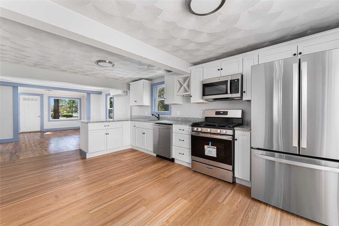 Warwick, Rhode Island, 02889, United States, 4 Bedrooms Bedrooms, ,2 BathroomsBathrooms,Residential,For Sale,1988287