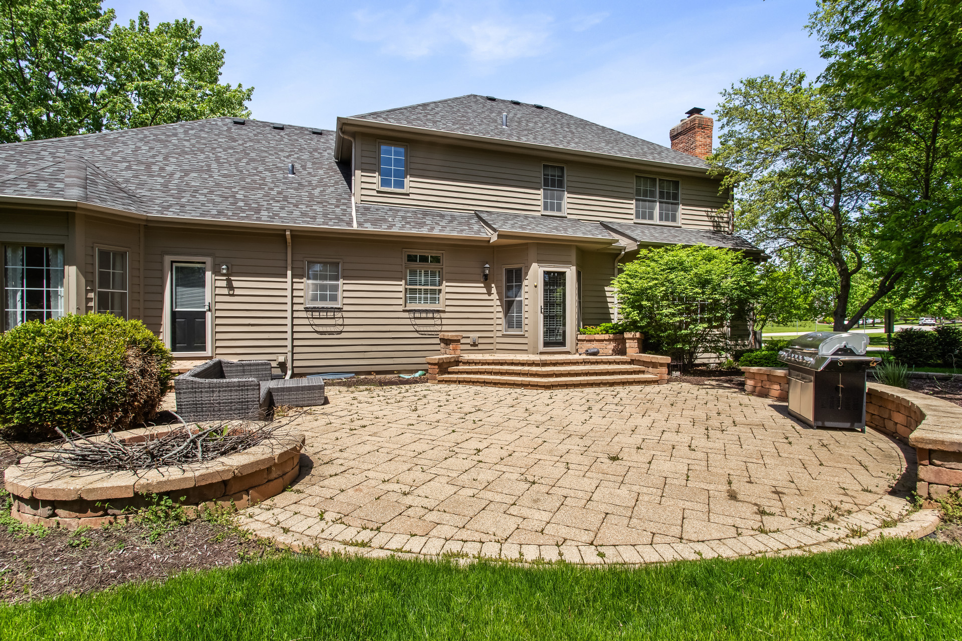  Stunning Corner Lot Brick and Cedar Georgian Estate - 物件實景